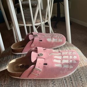 Octavious Marks “Crème Rose” Clogs, Size US M13